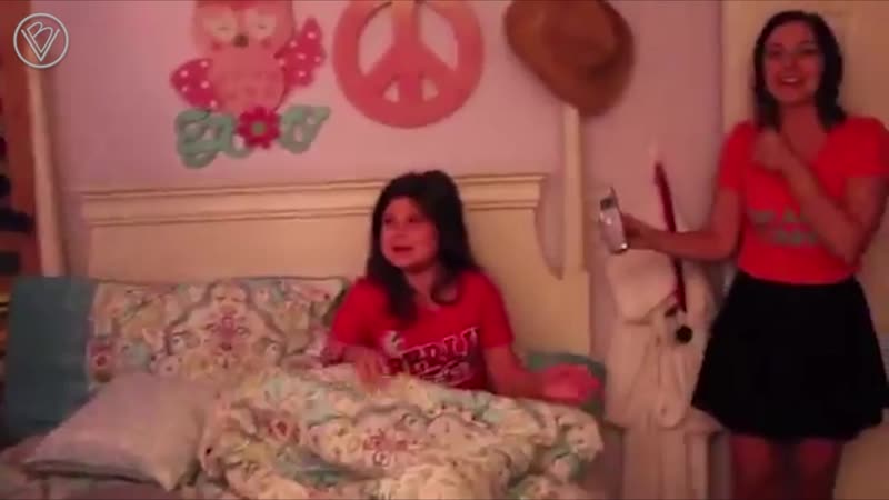 Мама наняла джаз бэнд из 5 человек, чтобы разбудить свою дочь, которая ненавидит вставать