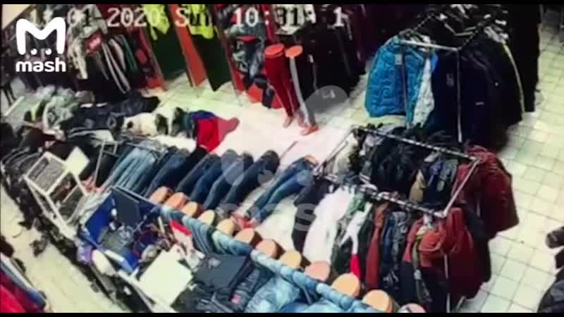 Мужик в маске деда мороза подорвал себя на октябрьском рынке в коврове