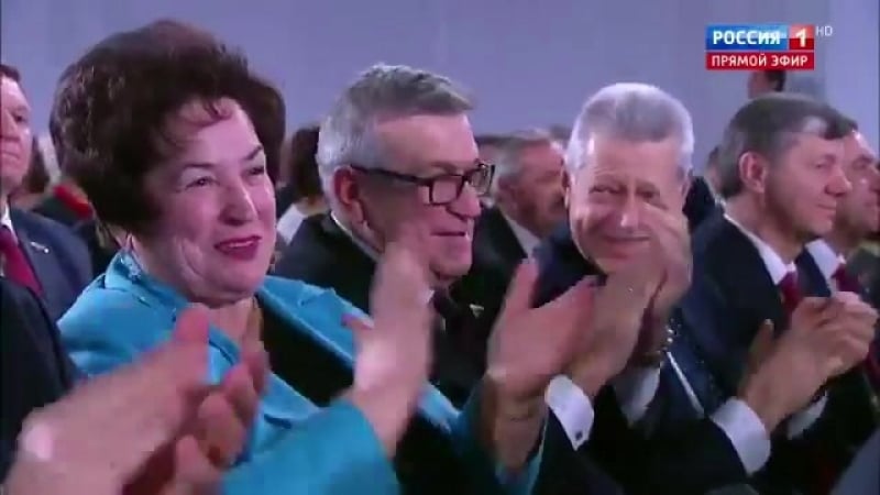 Игорь карнелюк написал удивительную мелодию под неё так хорошо ложатся кремлевские перформансы