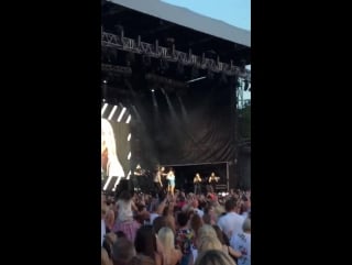 Olly murs & louisa johnson – unpredictable (live in canterbury 7 july)