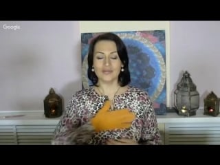 Красивое декольте и стройная шея