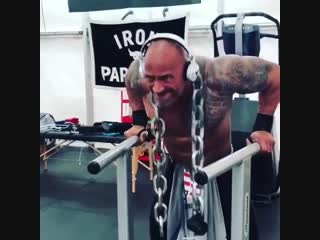 Дуэйн джонсон тренироа груди