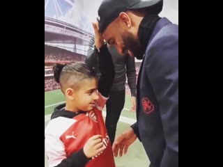 Blind mikey meets his hero alexandre lacazette