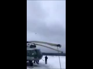 Скинули гелик с верталета