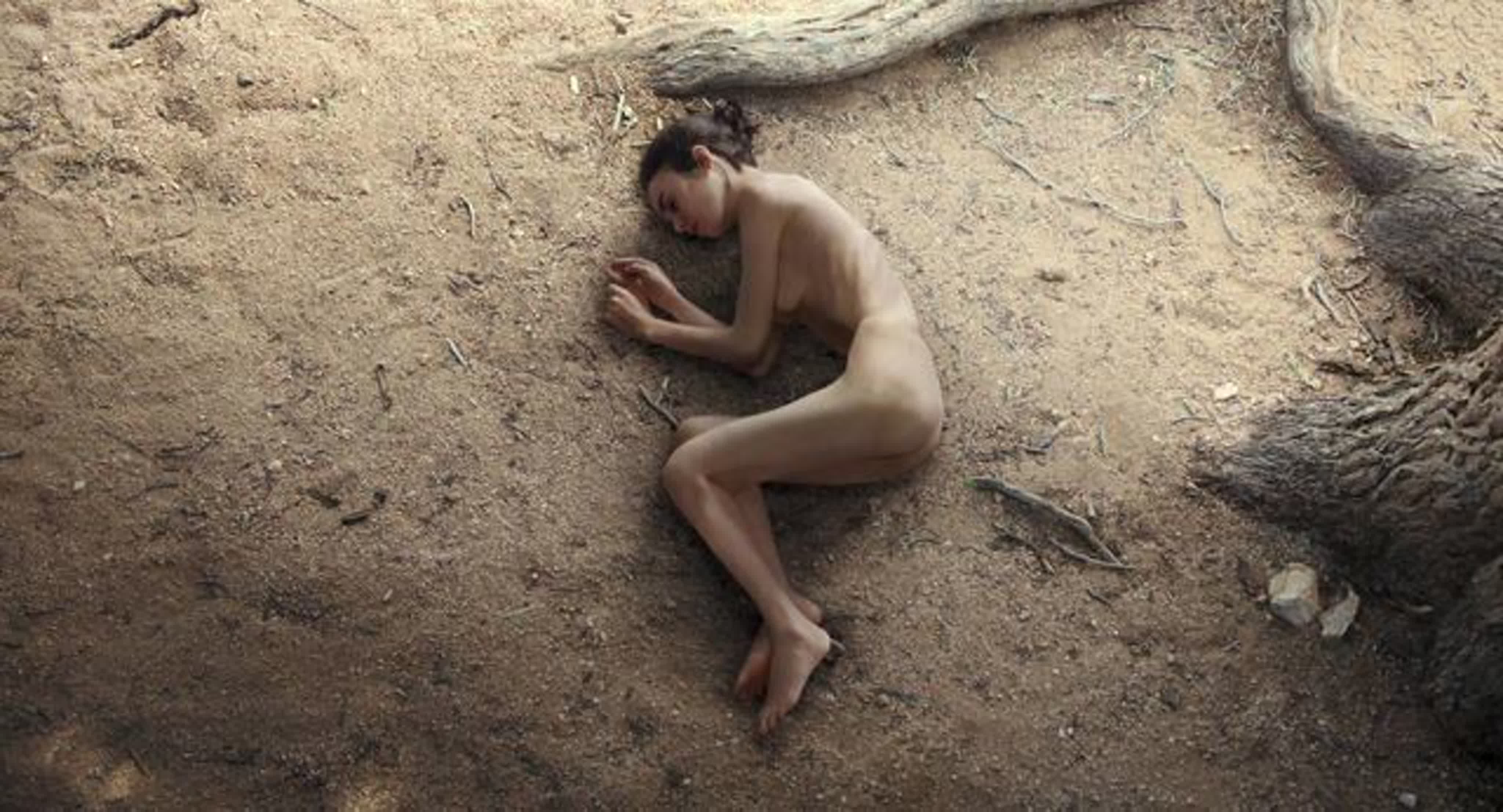 Порно видео ұйықтап жатқан әйелді трахты