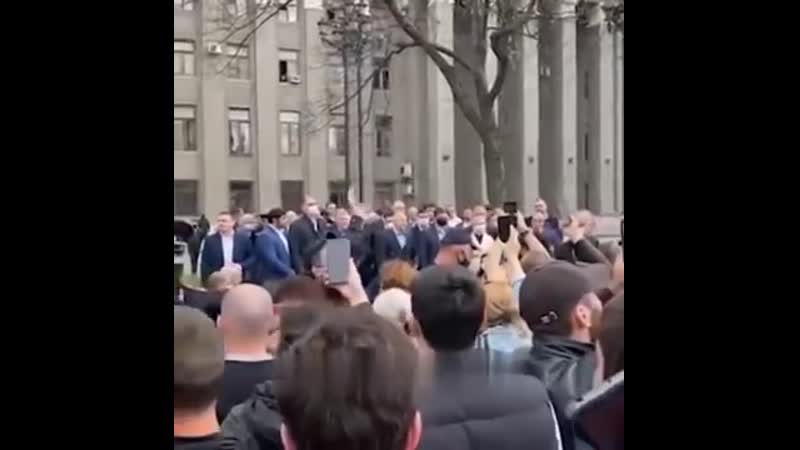 Митинг во владикаазе народ требует отстаи правительства