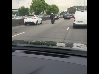 Motorcyclists in paris #crazy париж 06 07 2017
