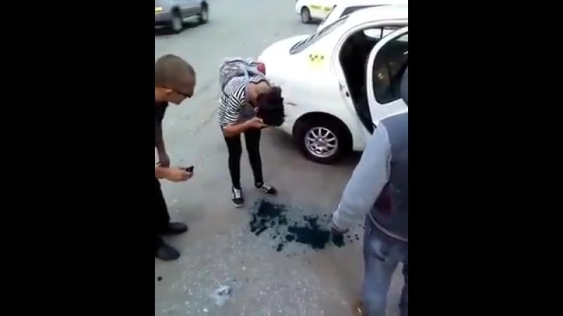 В хабаровске таксист заставил пассажиров измазать себе лица зелёнкой