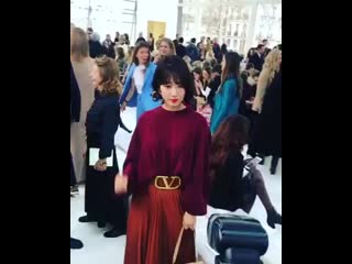 Harpersbazaartw ig 朴信惠抵達valentino 秀場了 @ssinz7 bazaarfashion parisfashionweek mp4