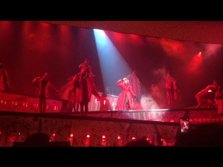 Lady gaga bloody wary (live @ joanne world tour, barcelona)