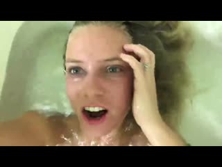Top periscope girl marianova hım купается в ванной голая
