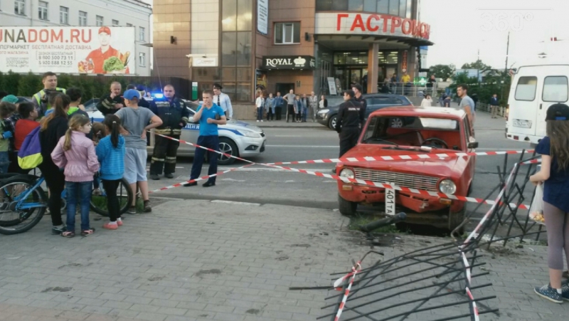 Пьяный водитель "жигулей" сбил трех девушек в балабанове