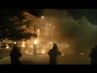 Будівлю посольства рф у києві обстріляли з салютів