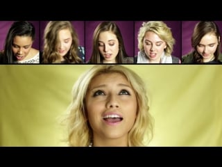 Erkak sargish rezina qogirchoqni sikmoqda