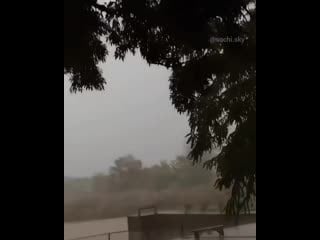 Удар молнии в станице медведовской, краснодарский край 6 09 2020