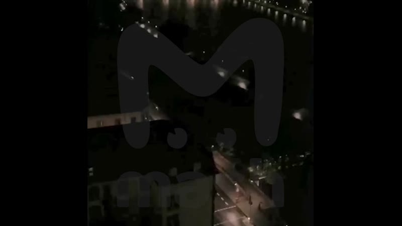 Кислый кидает бутылку шампанского