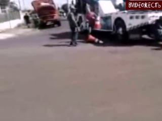 Соблюдайте скоростной режим и смотрите по сторонам (с)видеожесть