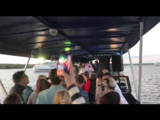 Miss baas live pon boat one more