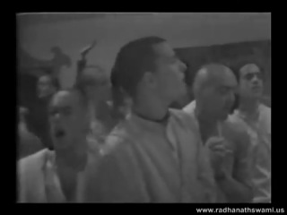 Е с радханатха свами in kirtan at new vrindavan 1972 год