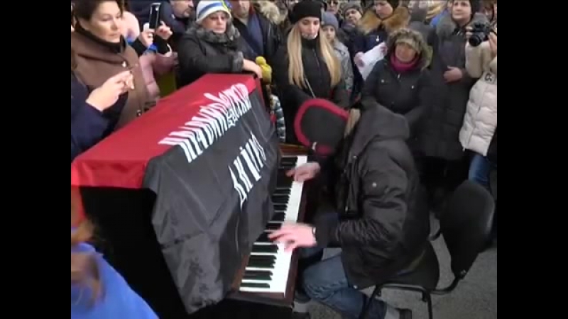 Песенный флешмоб гiдности днепропетровск "два цвета" и гимн украины "два кольори" і гімн україни