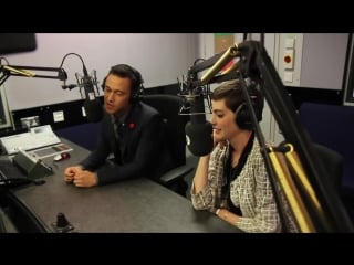 Anne hathaway joseph gordon levitt chat to fearne