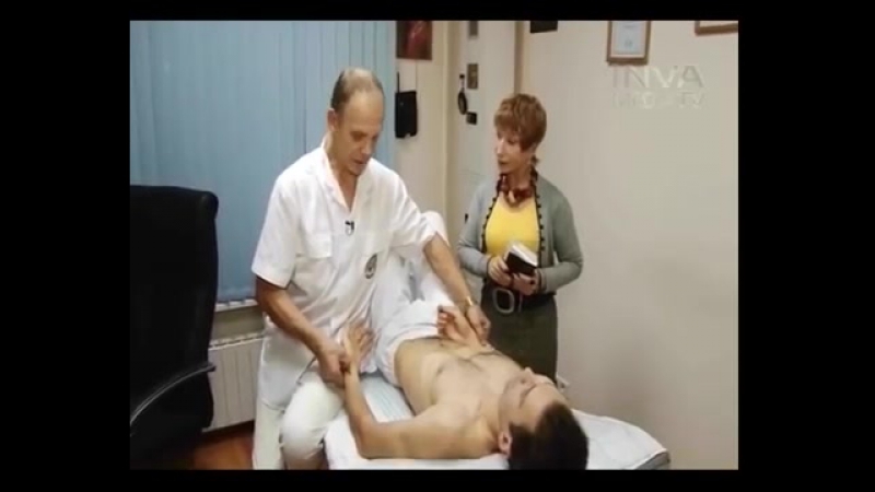 Огулов делает массаж молодые и поясняет
