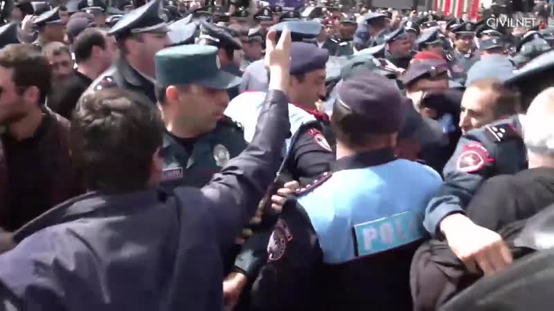 Լարված իրավիճակ «սպայկայի» աշխատակիցների եւ ոստիկանների միջեւ