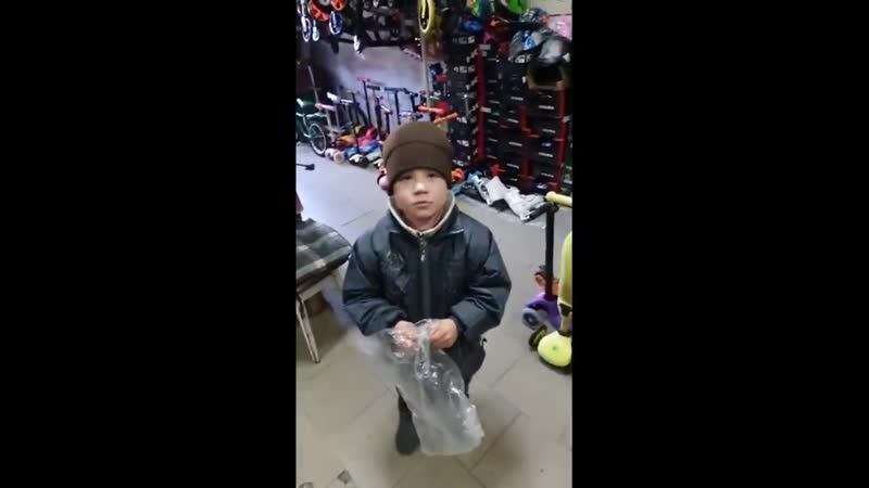 Один парень пришёл купить велосипед, а отдали даром