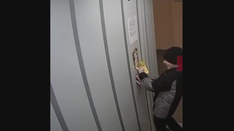 Пиздюки измазали говном кнопки лифта [рофлы и панчи]