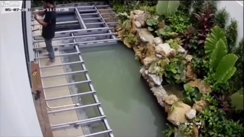 Ударило током 18+