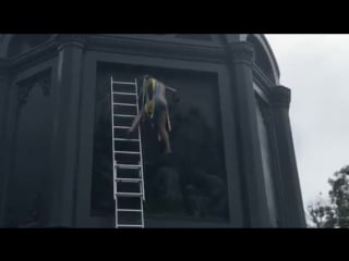 +18 голая активистка femen оскорбила крестный ход в киеве