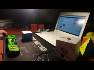 Админ тренит