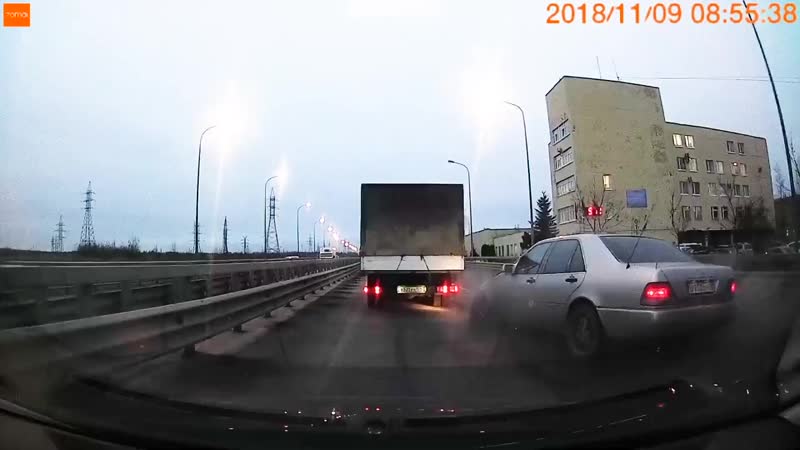 Обочечник жестко поплатился за невнимательность