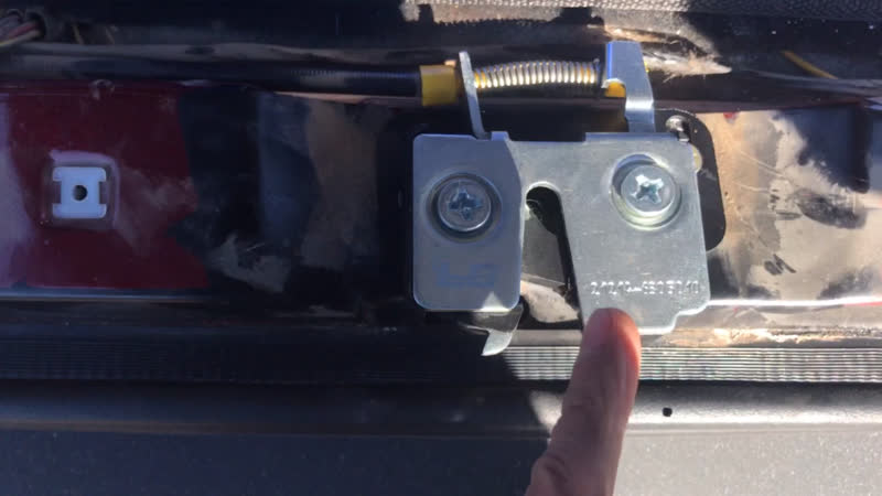 Замок багажника нива урбан с отрезанным зубом