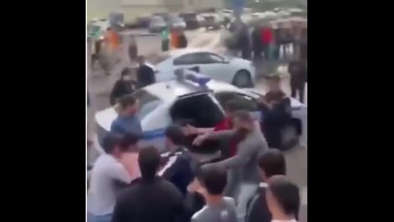 (18+) москва мигранты отбивают у полиции задержанного земляка