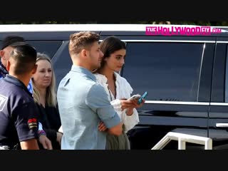 Taylor hill & her boyfriend michael shank stop by extra at universal studios hollywood ( 720 x 1280 ) mp4