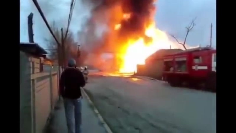 О запраа горит, надо поближе подойти посмотреть