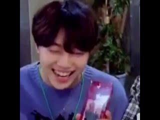 Dohyun placed a hongjoong photocard in his phonecase