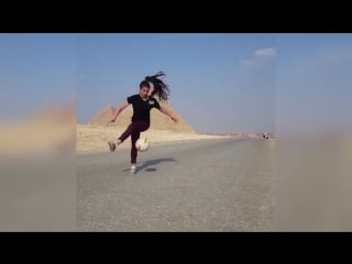 Lisa freestyle girl football freestile skills