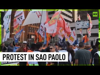 Trade unionists hold mass meeting against indignantly high interest rates in brazil