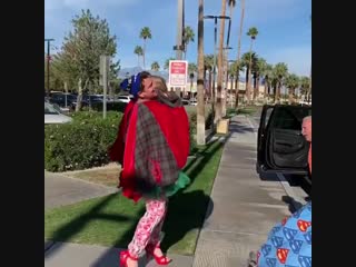 Picking up #family with my big #sister @carolebarrowman doing it the #fabulous way #palmsprings #airport #happyholidays jb