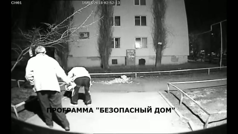 Мужчины прячут труп и заметают следы в саратове