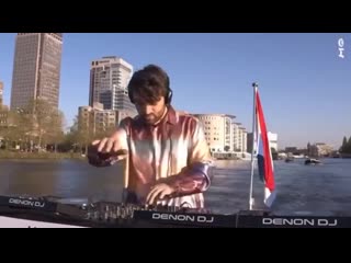 Calvin logue resonance [played by oliver heldens]