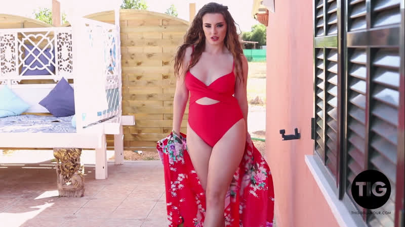 Valis volkova lady in red