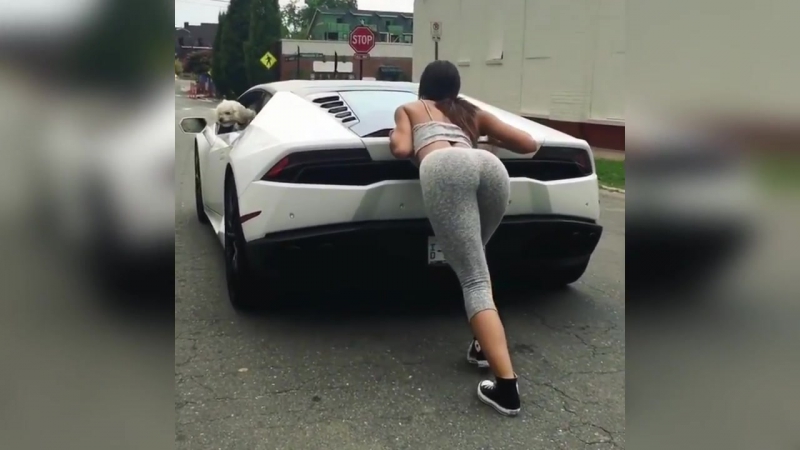 Yovanna ventura pushing lambo