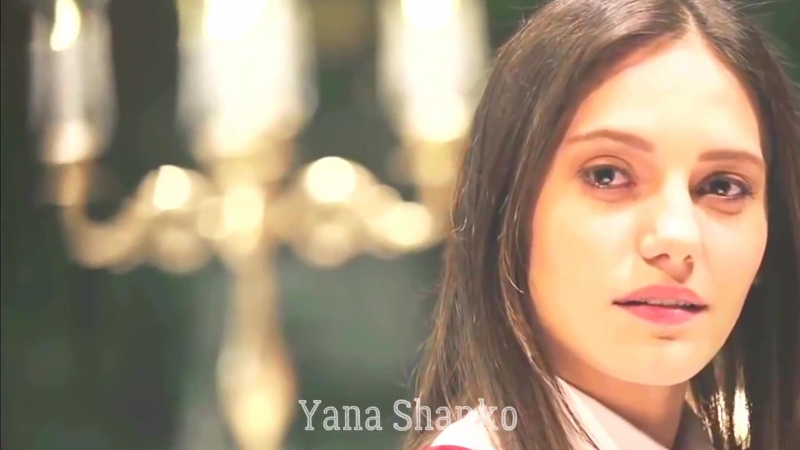 Богач влюбился в официантку