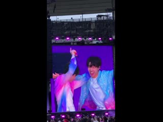 These two need a room bts 방탄소년단 speakyourselftour btsinparis btsatstadedefrance btsinparis d2 mp4