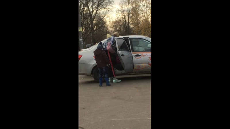 Яжмать с соской в зубах