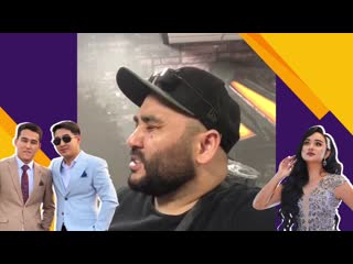 Қызғылт шашы бар балапан тығыз әтешті жылтыратады