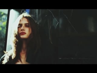 Next model presents noam frost